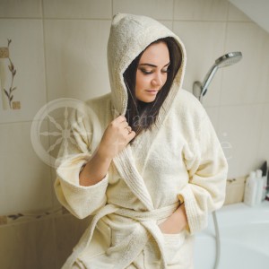 Medvilninis švelnus frotinis chalatas su gobtuvu kreminės spalvos (CREAM) Medvilninis švelnus frotinis chalatas su gobtuvu kreminės spalvos (CREAM)