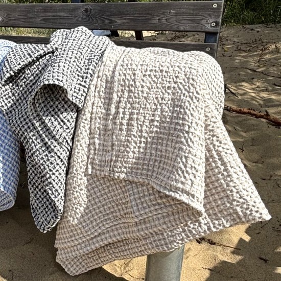 Puslininis vonios rankšluostis su baltais ir pilkais langeliais 70x140
