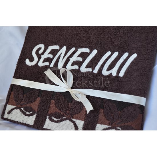 Siuvinėtas proginis rankšluostis "Seneliui" su lapeliais 