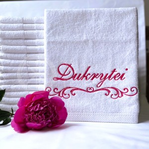 Siuvinėtas proginis rankšluostis "Dukrytei"