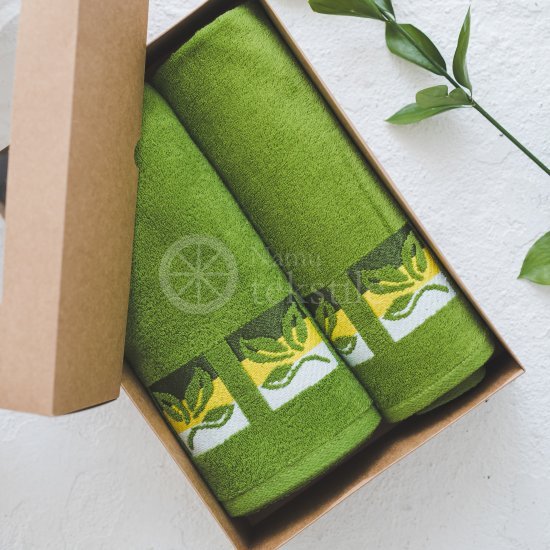 Set of towels with a design in a box GREEN