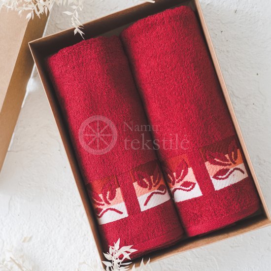 Set of towels with a design in a box BURGUNDY