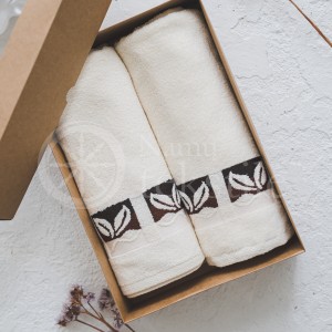 Set of towels with a design in a box CREAM