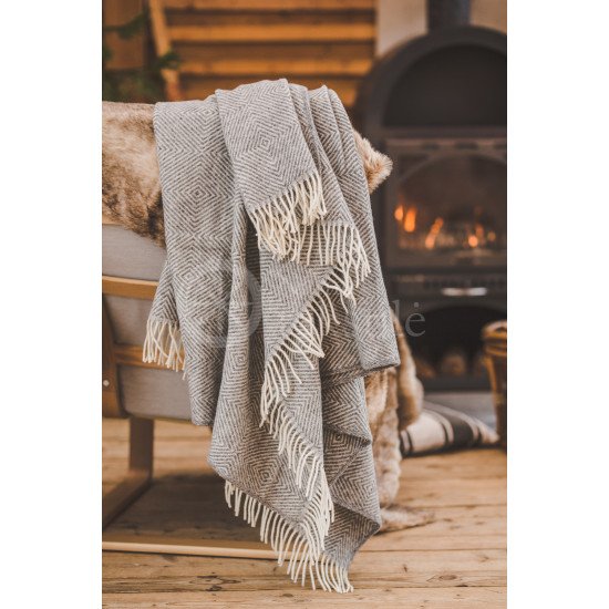 Wool blanket with fringes "Rombeliai" grey