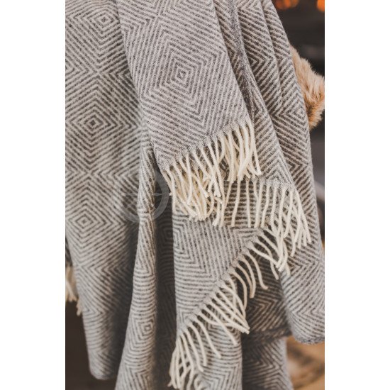 Wool blanket with fringes "Rombeliai" grey