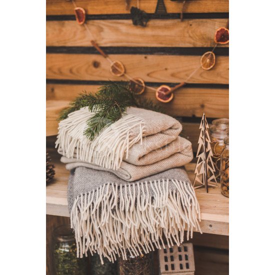 Wool blanket with fringes "Dryželiai" beige