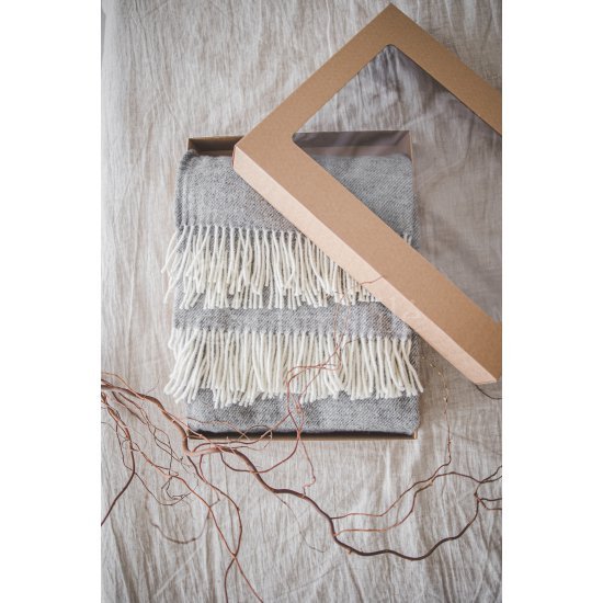 Wool blanket with fringes "Rombeliai" grey